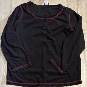 Carroll Reed Elegant Black Women's Sweatshirt with Red Trim